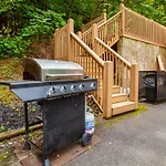 Ravens Hollow Private Pool Hot Tub Games