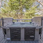 Wooded Bliss Hot Tub Single Level Cabin With No Steps Rocking Chairs And Wooded Views