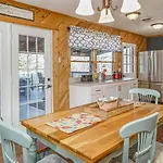 Wooded Bliss Hot Tub Single Level Cabin With No Steps Rocking Chairs And Wooded Views