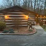 Wooded Bliss Hot Tub Single Level Cabin With No Steps Rocking Chairs And Wooded Views