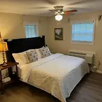 La Casita- King Suite, 3 Minutes To Parkway