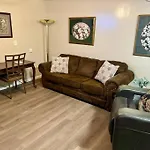 La Casita- King Suite, 3 Minutes To Parkway
