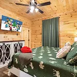 Xmascabins By Smokystays- Christmas Themed Year Round!