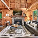 Mountain Views,King Beds, Pet Friendly, Private Retreat