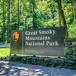 Mountain Views,King Beds, Pet Friendly, Private Retreat
