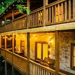 Alpine Resort Near Dollywood, Hot Tub, Game Room, Outdoor Pool, Fast Wifi