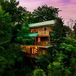 Alpine Resort Near Dollywood, Hot Tub, Game Room, Outdoor Pool, Fast Wifi