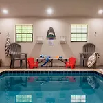 Fun Heated Pool Cabin - Walk To Parkway