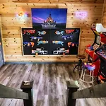 Fun Heated Pool Cabin - Walk To Parkway