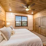 Zen Z Bear - Pool Oasis, Hot Tub, Ev, Scenic Views