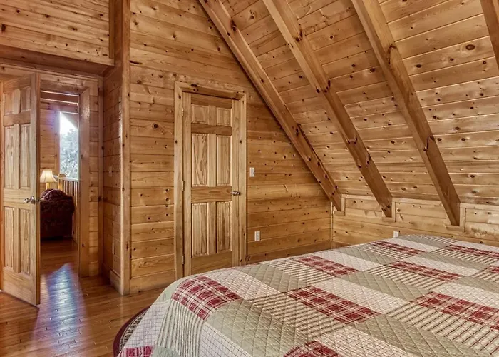 Ern864 - The Cedars - Great Location! Close To All The Action! Cabin