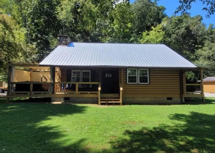 Creekside Hideaway - Real Log Cabin W/Great Location