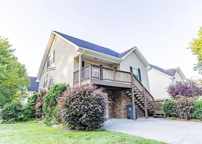 Cozy Pigeon Forge Home W Hot Tub Near River