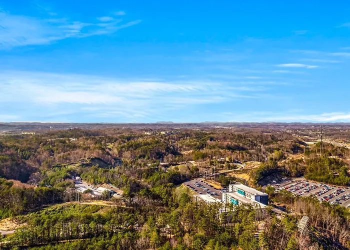 Pinecrest Townhomes-1King-2Queen Unit-Updated