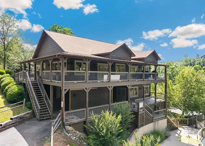 Er79 - Robyn\'S Nest - Great Location, Close To All The Action! Cabin