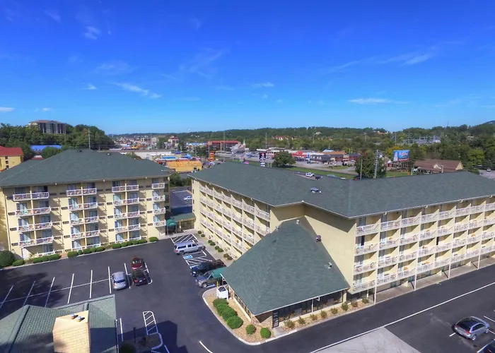 Comfort Inn & Suites At Dollywood Lane