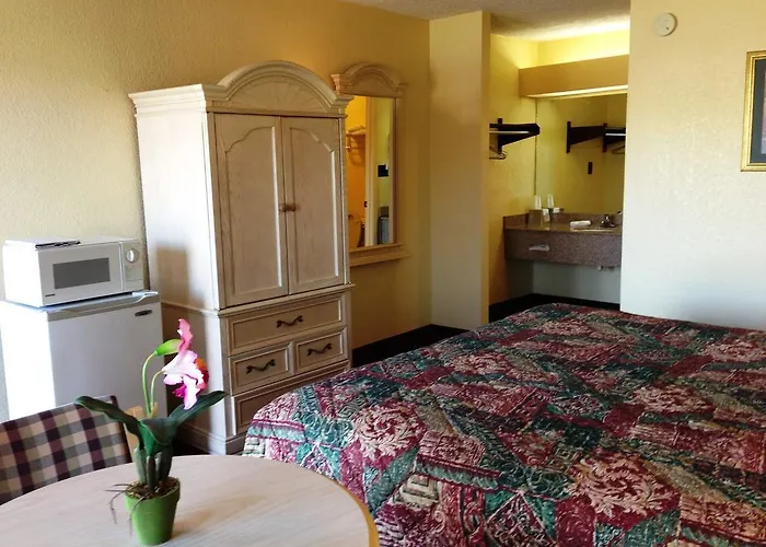 Holiday Terrace Inn - Pigeon Forge