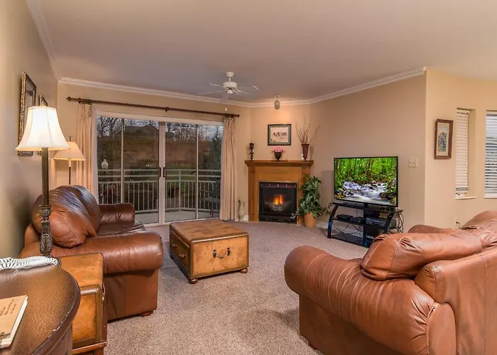 Golf Vista 111- Two-Bedroom Cabin