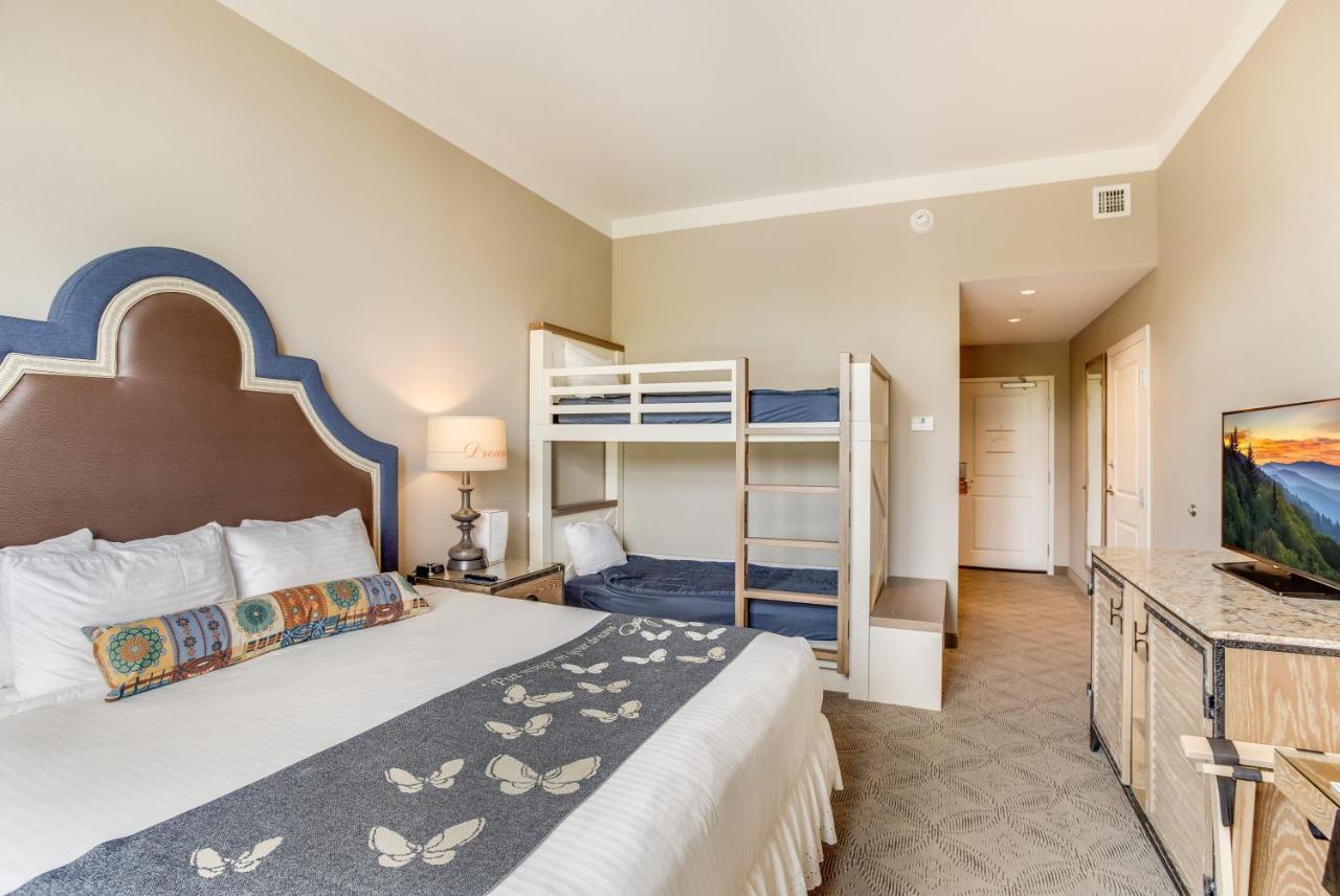 Dollywood's Dreammore And 4* Pigeon Forge
