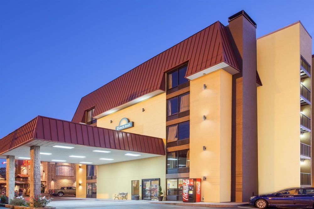 Hotel Clarion & Near The Leconte Center