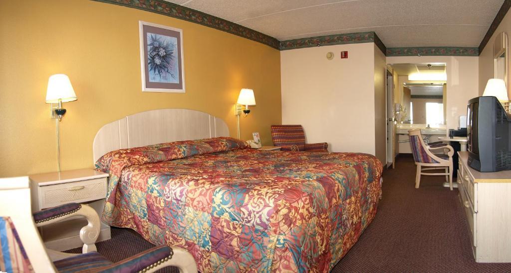Royal Hotel *
