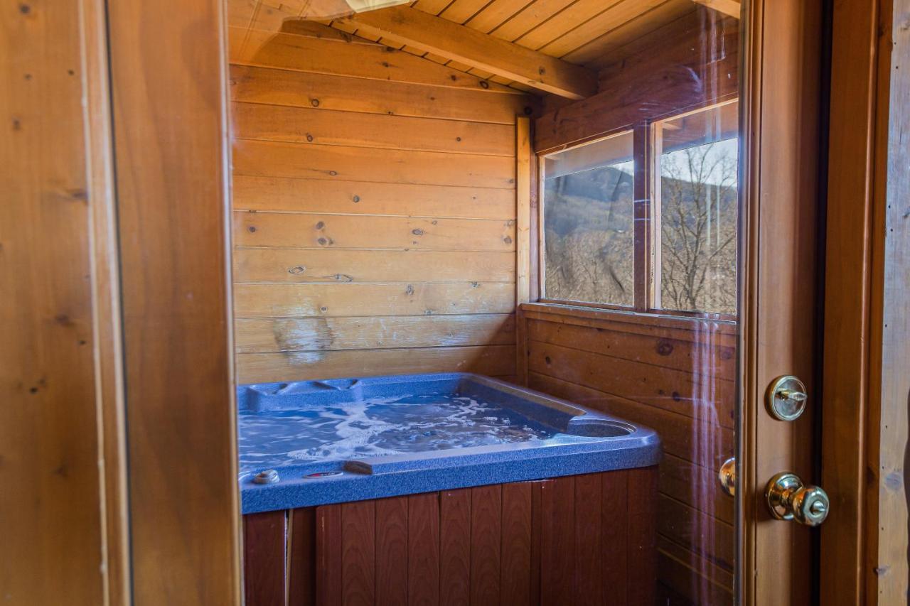 Bear Claw - Bear Claw Retreat In Pigeon Forge! Holiday home