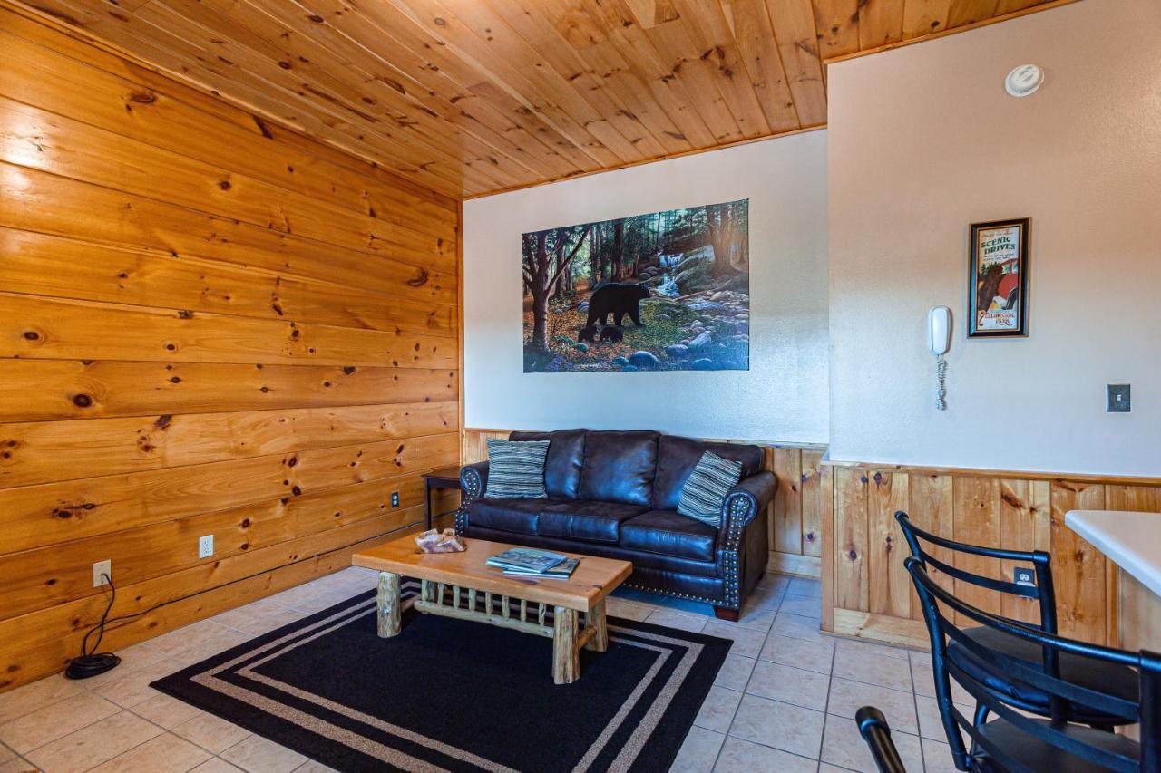 Bear Claw - Bear Claw Retreat In Pigeon Forge! * Pigeon Forge