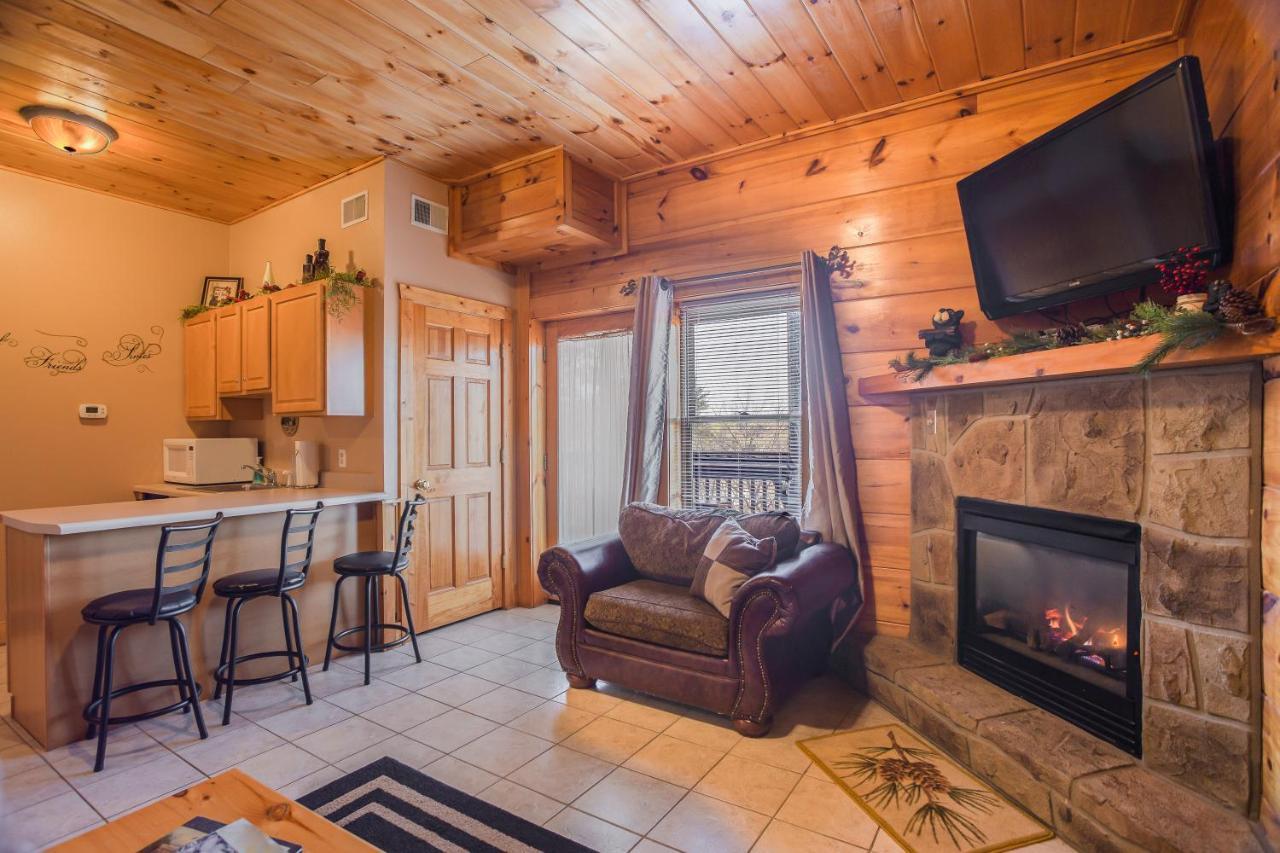 Bear Claw - Bear Claw Retreat In Pigeon Forge! *