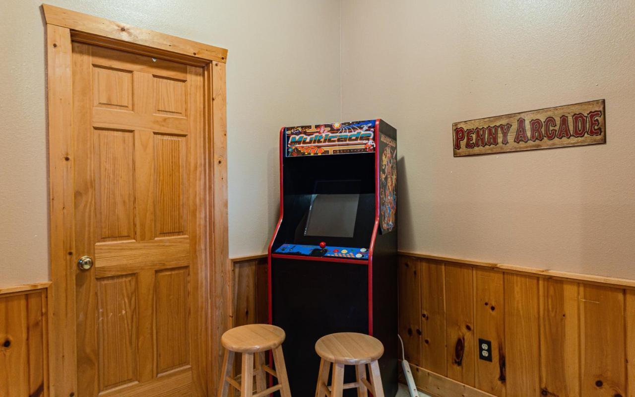 Bear Claw - Bear Claw Retreat In Pigeon Forge! *