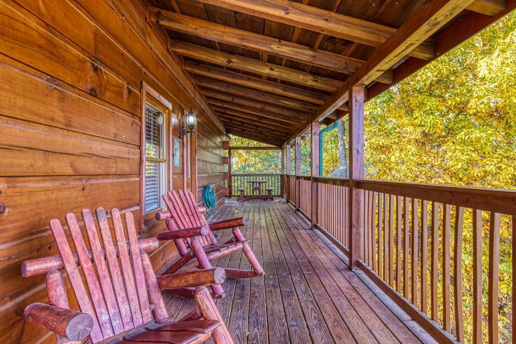 The Nut House, Hot Tub, Game Room, Wifi, 1089 Free Tickets Each Paid Day, Dollywood And More!