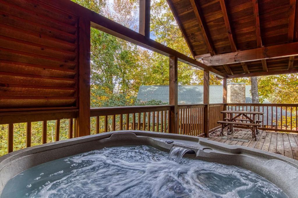 The Nut House, Hot Tub, Game Room, Wifi, 1089 Free Tickets Each Paid Day, Dollywood And More! Pigeon Forge