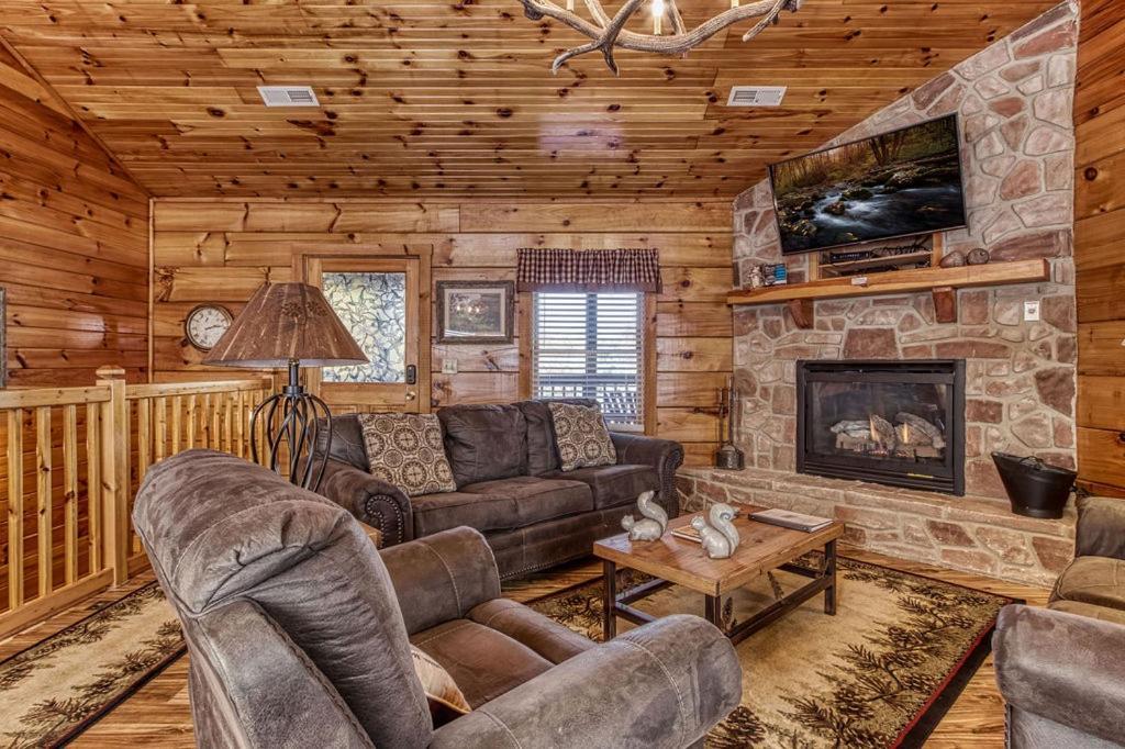 The Nut House, Hot Tub, Game Room, Wifi, 1089 Free Tickets Each Paid Day, Dollywood And More! * Pigeon Forge