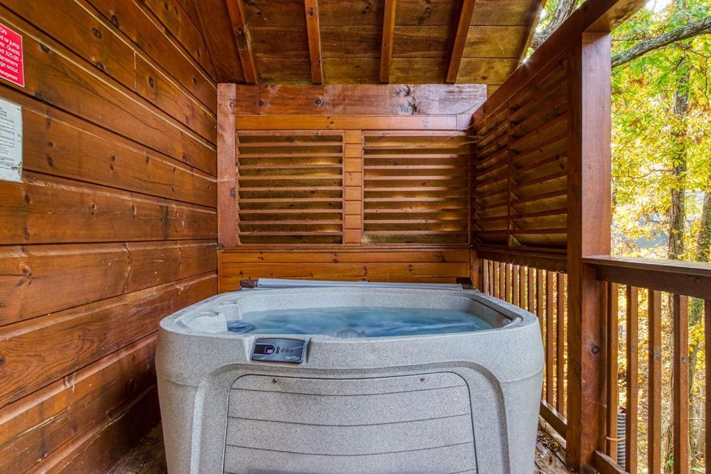 Holiday home The Nut House, Hot Tub, Game Room, Wifi, 1089 Free Tickets Each Paid Day, Dollywood And More! Pigeon Forge