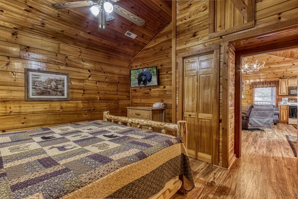 The Nut House, Hot Tub, Game Room, Wifi, 1089 Free Tickets Each Paid Day, Dollywood And More! Holiday home *