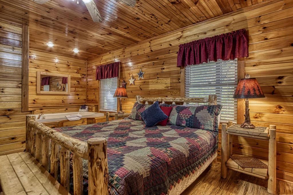 The Nut House, Hot Tub, Game Room, Wifi, 1089 Free Tickets Each Paid Day, Dollywood And More! Holiday home Pigeon Forge