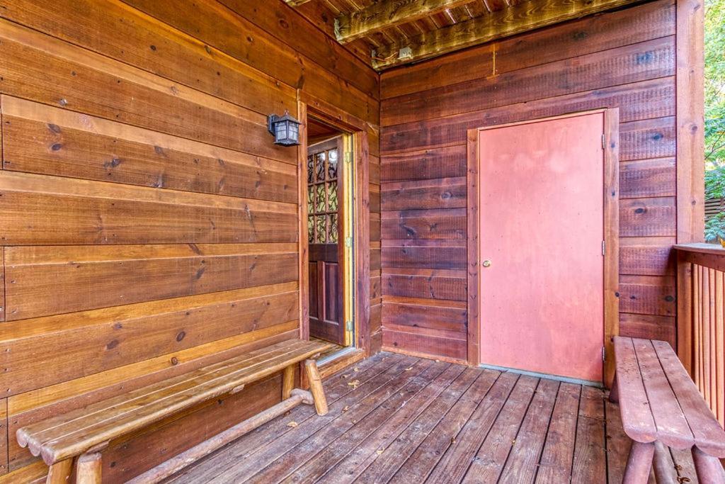 Holiday home The Nut House, Hot Tub, Game Room, Wifi, 1089 Free Tickets Each Paid Day, Dollywood And More! *