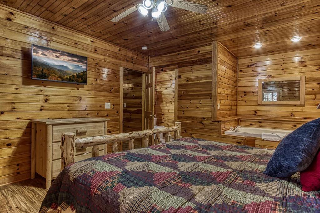 The Nut House, Hot Tub, Game Room, Wifi, 1089 Free Tickets Each Paid Day, Dollywood And More! *