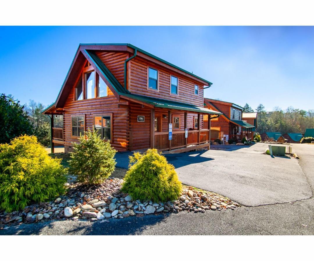 Robins Nest - Wc Accessible, Views, Community Pool Pigeon Forge