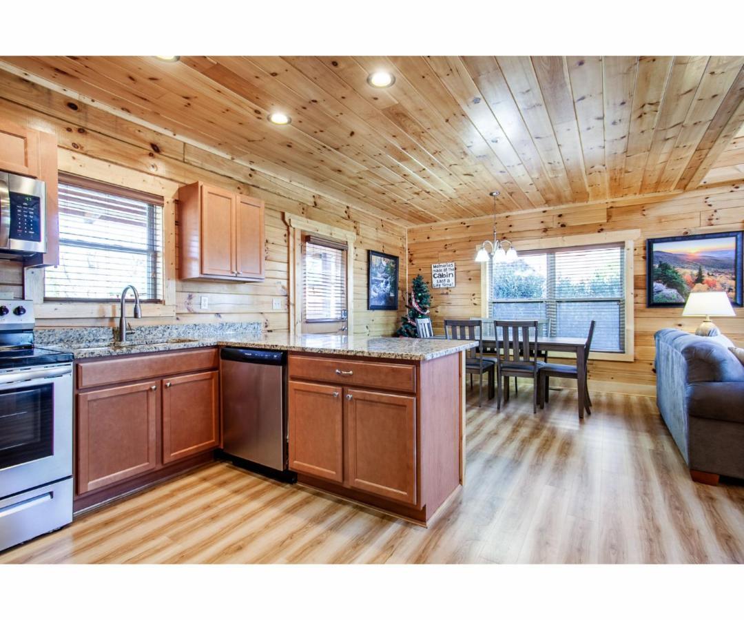 Robins Nest - Wc Accessible, Views, Community Pool Holiday home Pigeon Forge