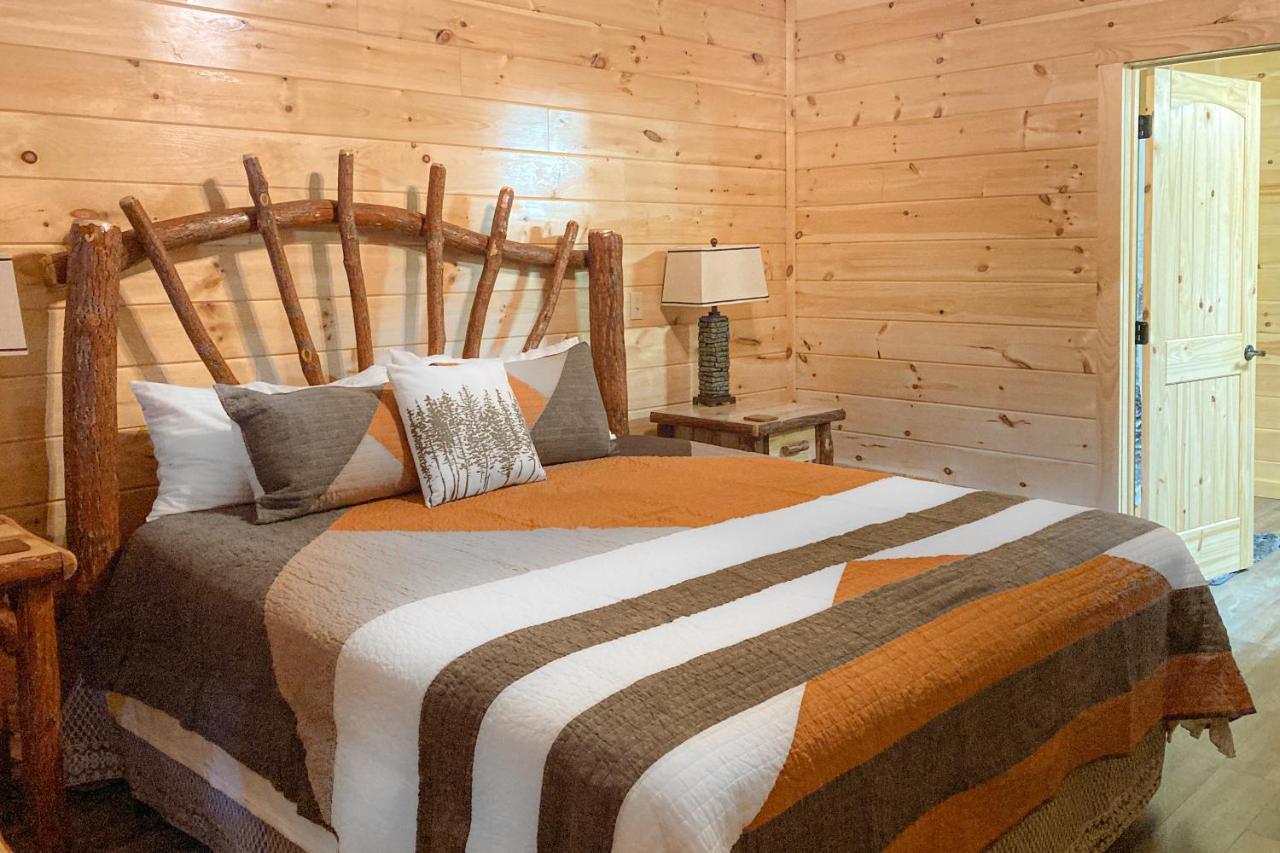 The Lazy Bear * Pigeon Forge