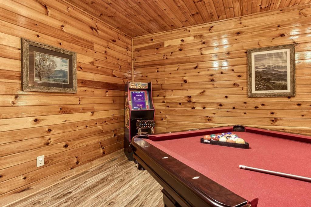 Holiday home The Nut House, Hot Tub, Game Room, Wifi, 1089 Free Tickets Each Paid Day, Dollywood And More!