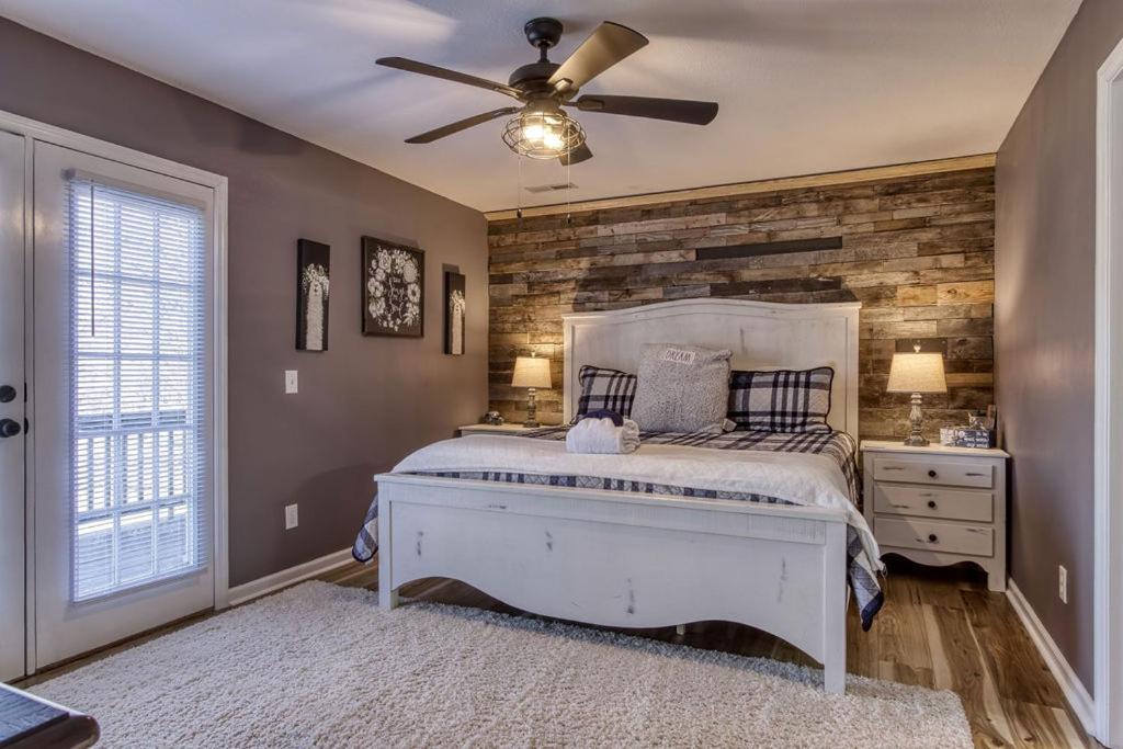 The Mason Jar, Hot Tub, Wifi, 1089 Free Tickets Each Paid Day, Dollywood And More! Pigeon Forge