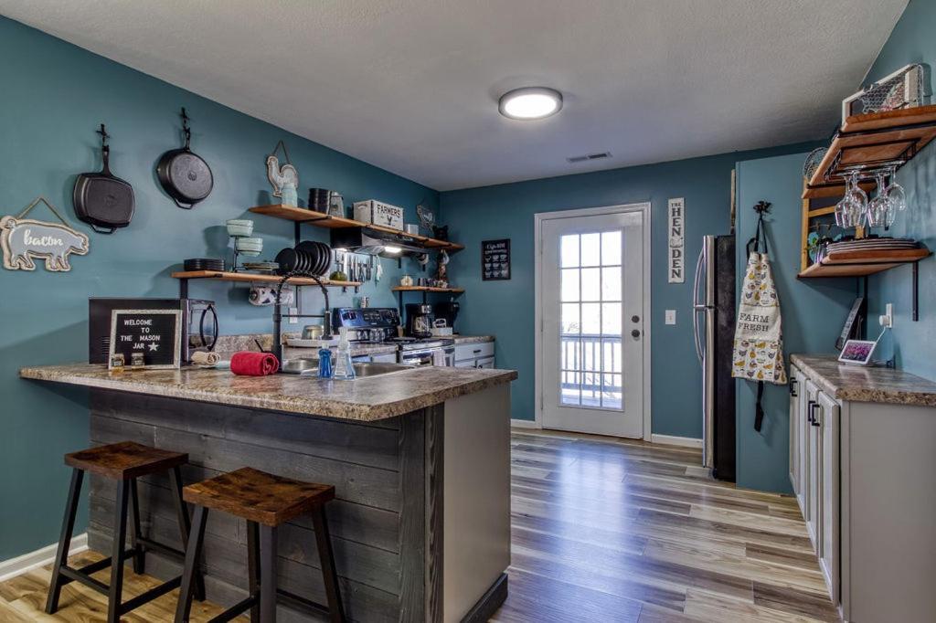 The Mason Jar, Hot Tub, Wifi, 1089 Free Tickets Each Paid Day, Dollywood And More! Chalet