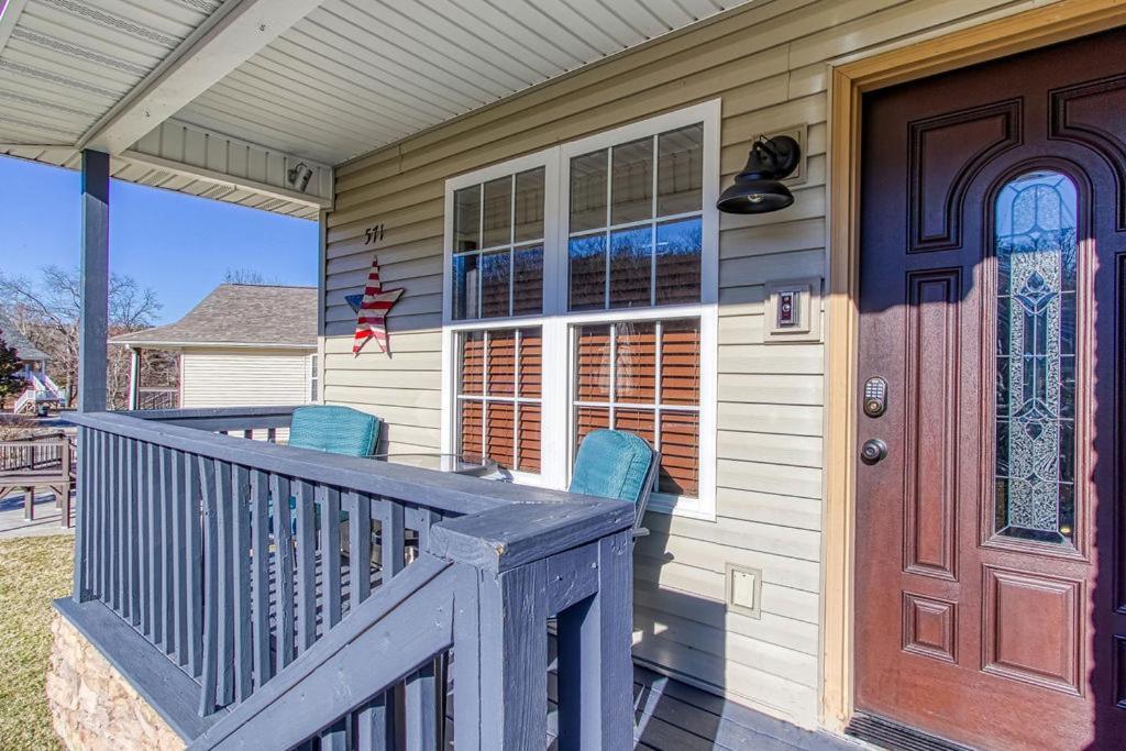 The Mason Jar, Hot Tub, Wifi, 1089 Free Tickets Each Paid Day, Dollywood And More! Chalet *