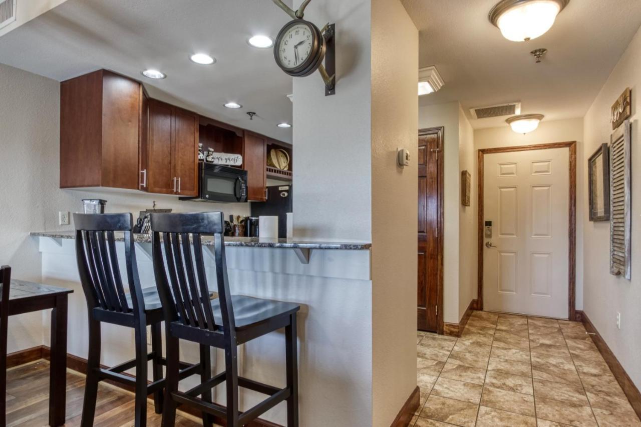 Apartment Gorgeous 2bd 2bth With Mountain Views Pool Hot Tub Game Close To Parkway *