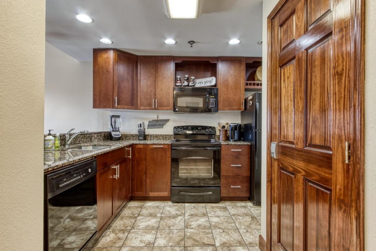 Apartment Gorgeous 2bd 2bth With Mountain Views Pool Hot Tub Game Close To Parkway
