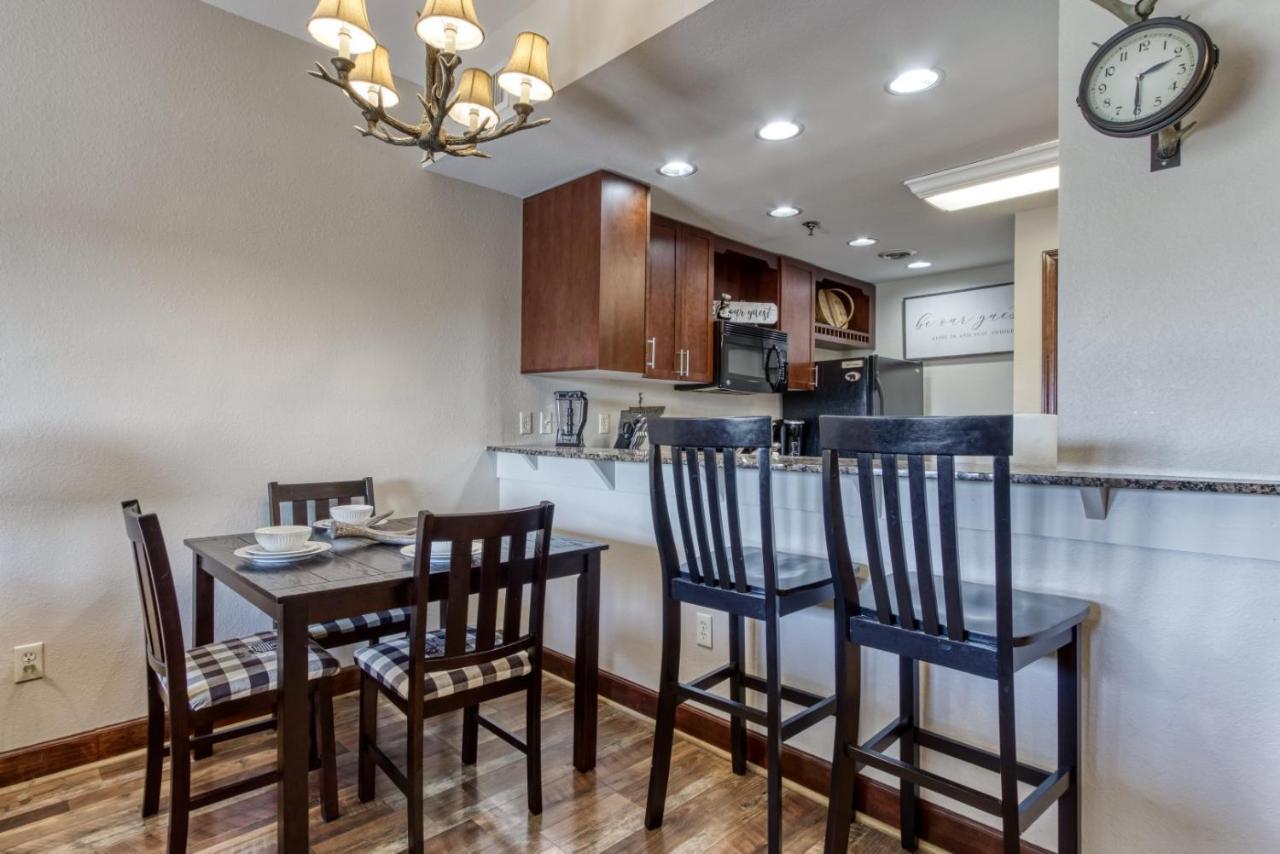 Gorgeous 2bd 2bth With Mountain Views Pool Hot Tub Game Close To Parkway