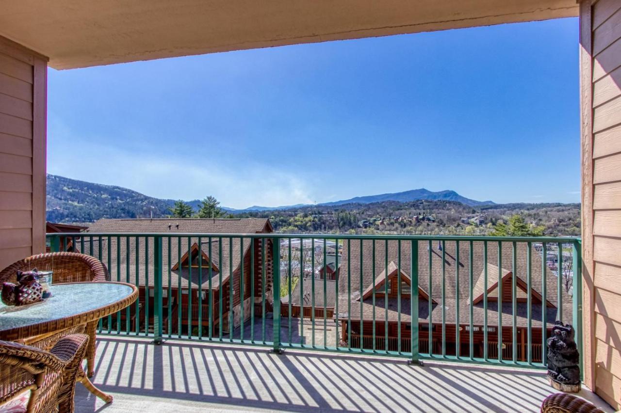 Gorgeous 2bd 2bth With Mountain Views Pool Hot Tub Game Close To Parkway Apartment Pigeon Forge