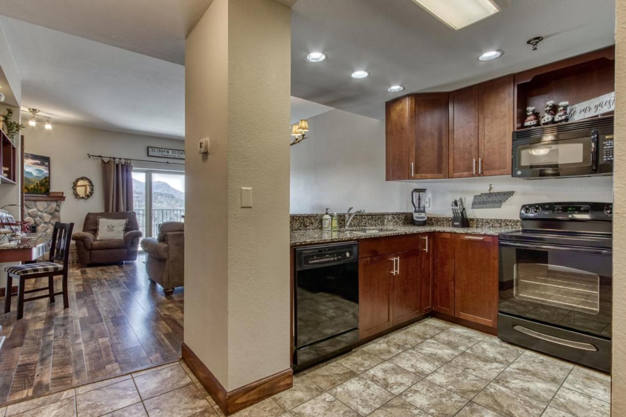 Gorgeous 2bd 2bth With Mountain Views Pool Hot Tub Game Close To Parkway * Pigeon Forge