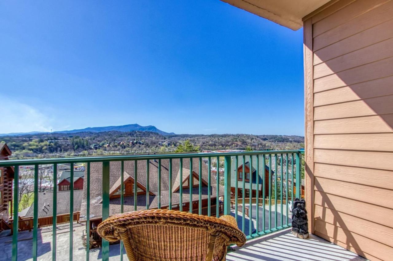 Gorgeous 2bd 2bth With Mountain Views Pool Hot Tub Game Close To Parkway *